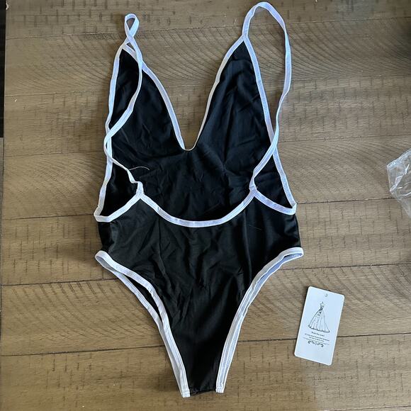 Sexy black and white Ursumy bathing suit NWT Size Large - Picture 5 of 6